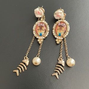 Besty Johnson earring